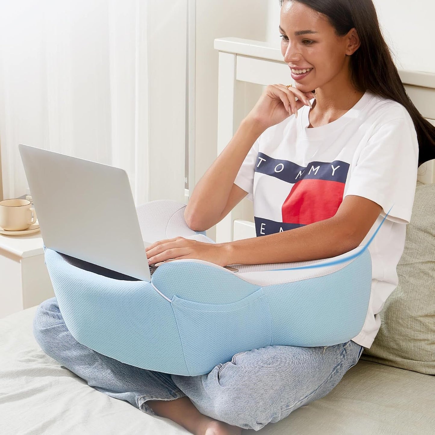 Laptop Cushion Desk – Portable Lap Desk with Soft Cushion, Heat Protection & Ergonomic Wrist Support for Bed, Sofa & Travel