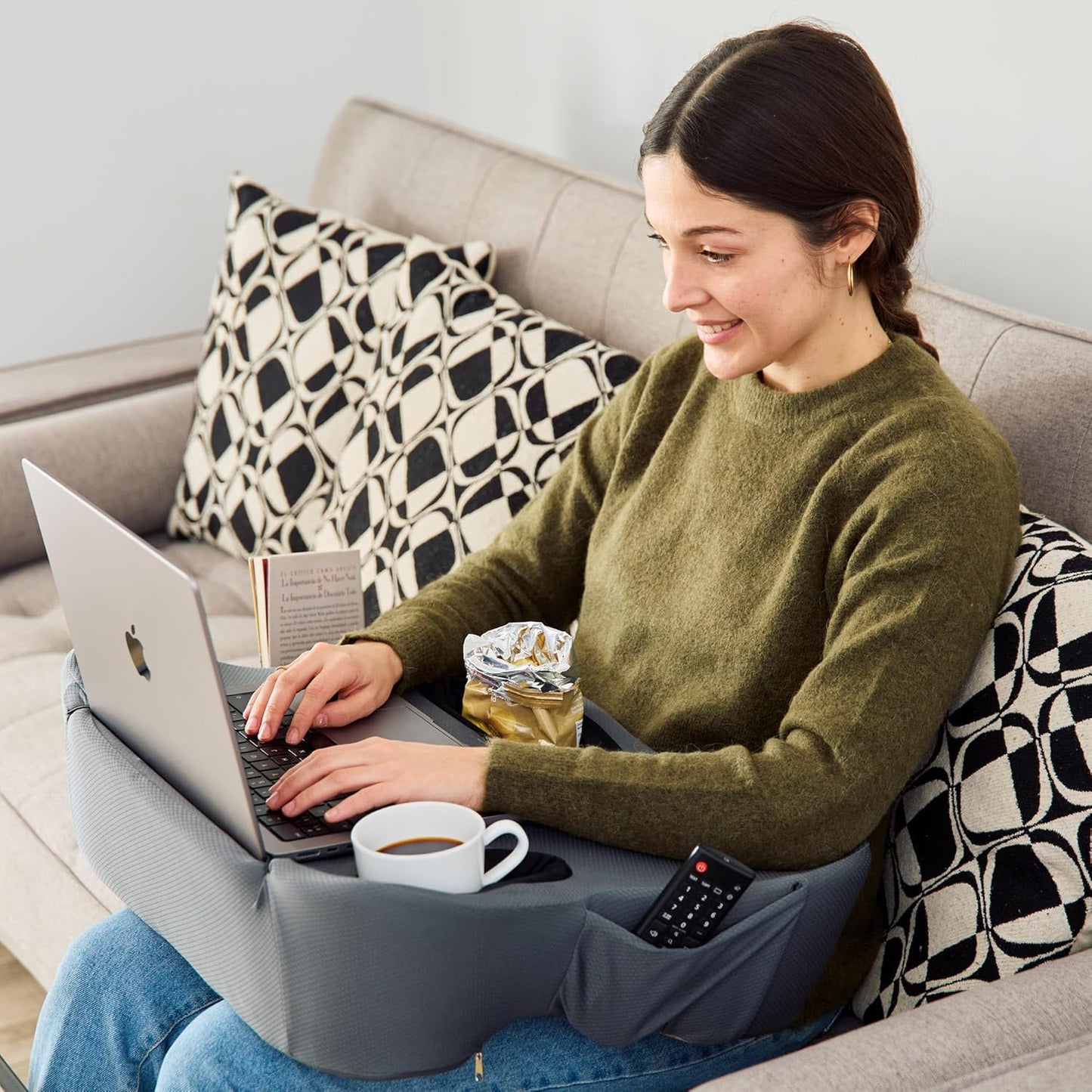 Laptop Cushion Desk – Portable Lap Desk with Soft Cushion, Heat Protection & Ergonomic Wrist Support for Bed, Sofa & Travel
